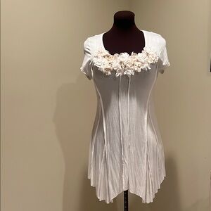 Karen Kane White Floral Embellished Tunic Top NWOT